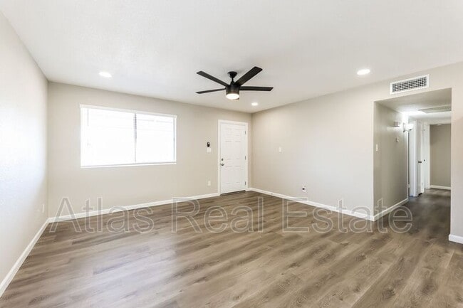 Building Photo - 4207 W Poinsettia Dr