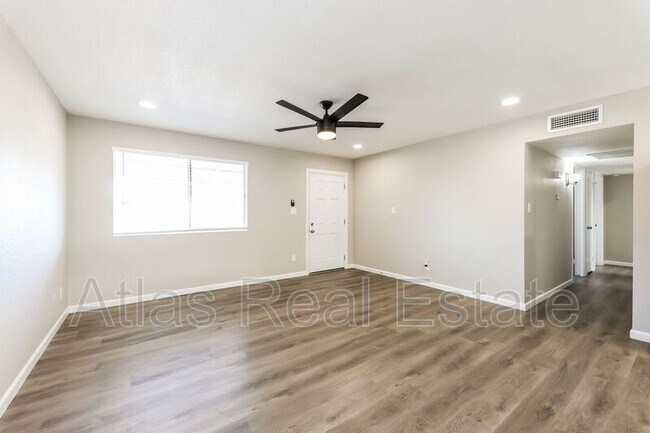 Foto del edificio - 4207 W Poinsettia Dr