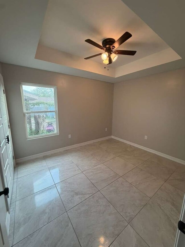 Foto del edificio - 3125 E 22nd St