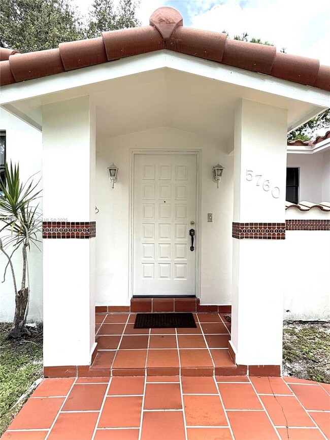 Building Photo - 5760 SW 55th St
