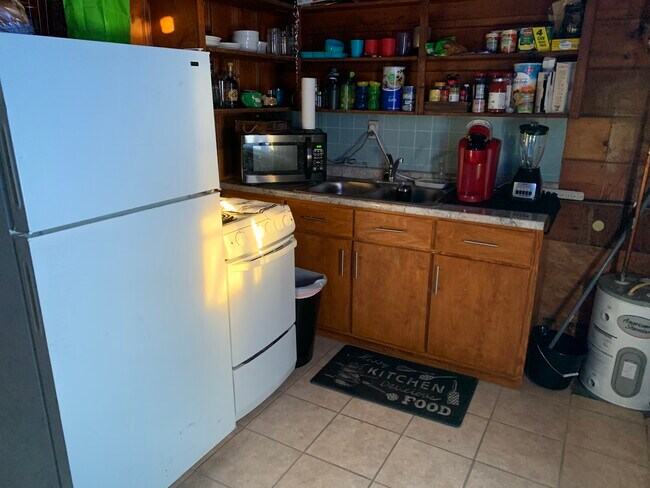 Building Photo - 1615 N Mesa St