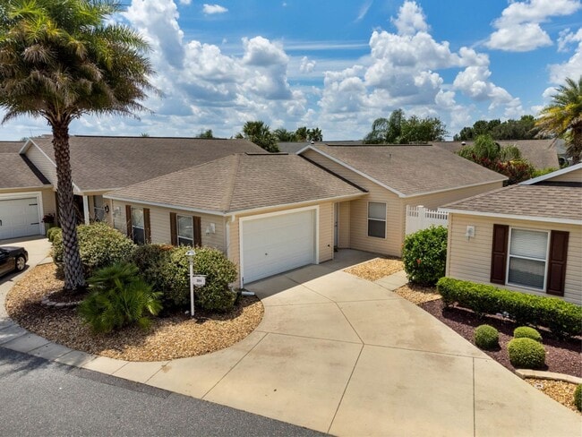 Building Photo - M304 Vidalia (VCSE/M10)