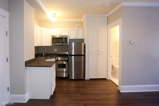 Building Photo - 817 W Lakeside Pl
