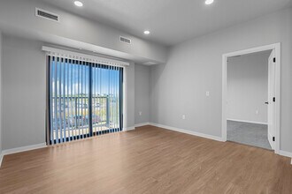 Building Photo - Center Stage