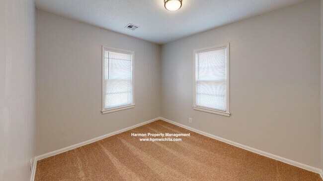 Foto del edificio - 2210 W Greenfield St