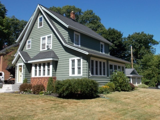 Building Photo - 653 Winona Blvd