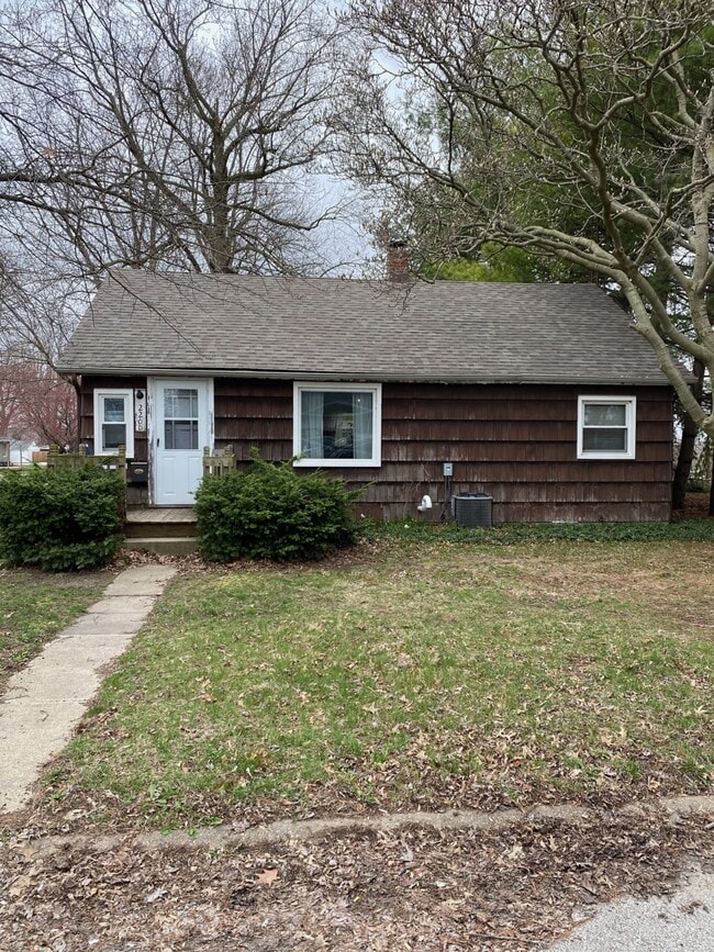Building Photo - 2200 Stillwell St