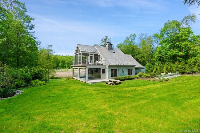 Foto del edificio - 258 Hardscrabble Rd