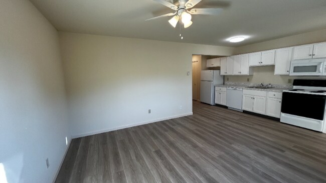 Foto del edificio - 3736 Carman Rd