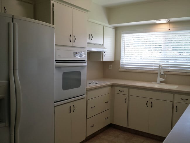 Foto del edificio - Almost 2000 SF home near Fresno State