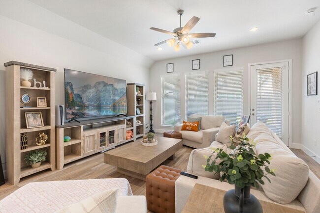 Foto del edificio - 616 Sand Branch Dr