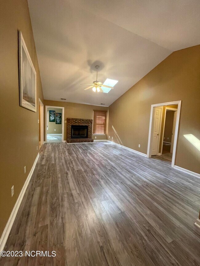 Building Photo - 105 Kingsmill Ct
