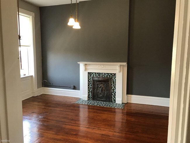 Building Photo - 2 br, 1 bath Apartment - Melroys Apartment