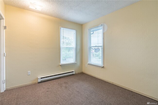 Building Photo - 501 Rainier St
