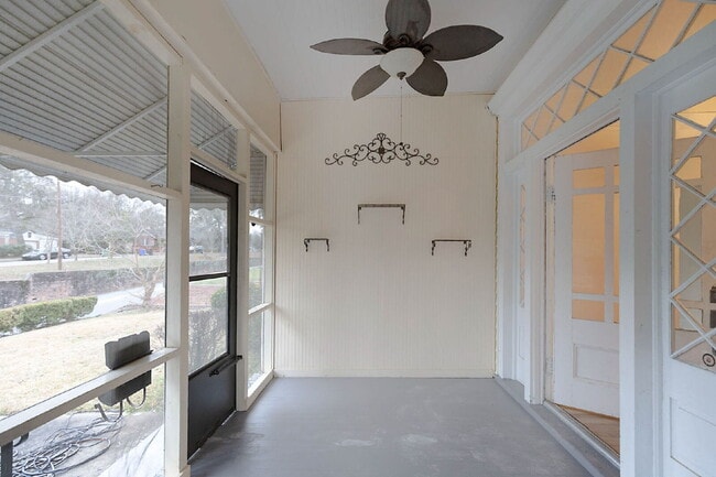 Building Photo - Stunning Renovated 4-Bedroom Home in Lakebottom with Screened Porch & Prime Location Near Fort Be...