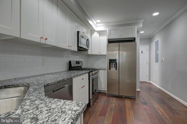 Building Photo - 16 N Bradford St