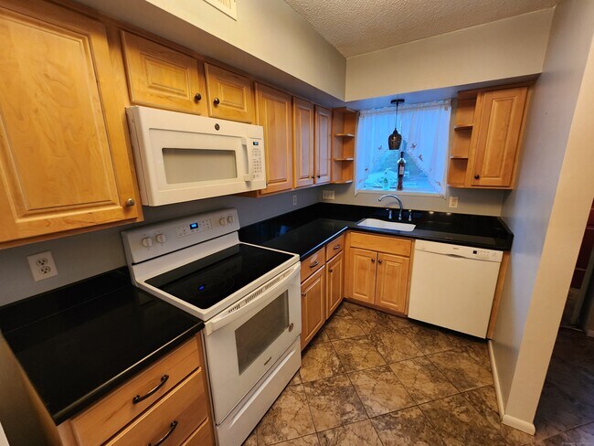 Building Photo - 202 Main St