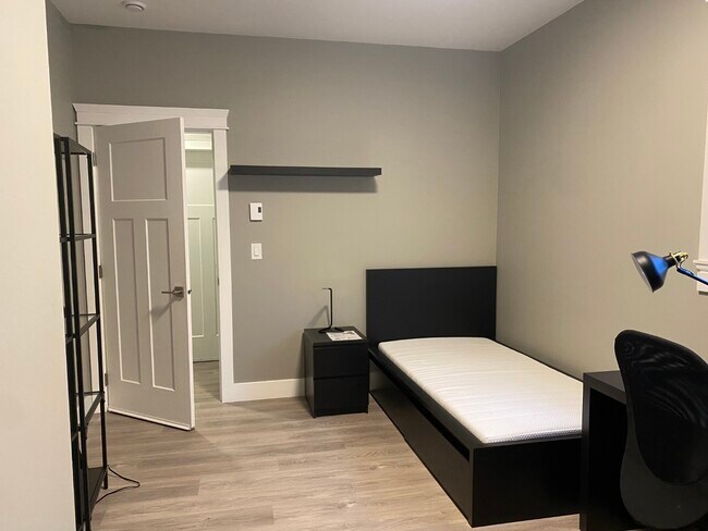 Photo du bâtiment - 1801 Hallen Ave