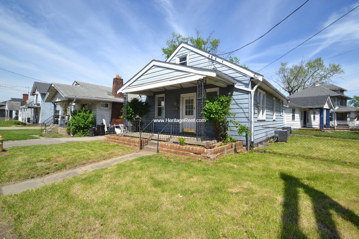 Primary Photo - Great 4 bedroom 2 Bath with brand new grea...