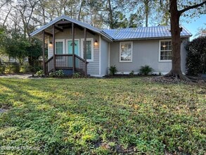 Building Photo - 4550 Crescent St