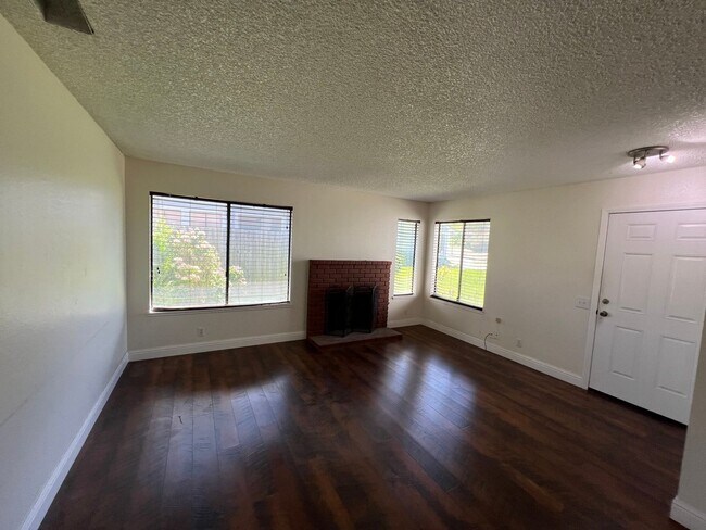 Building Photo - 406 Coronado Dr
