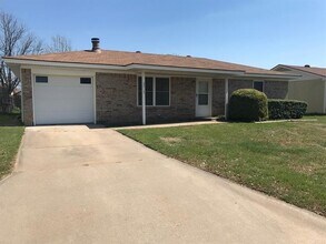Building Photo - 3717 Scranton Ln