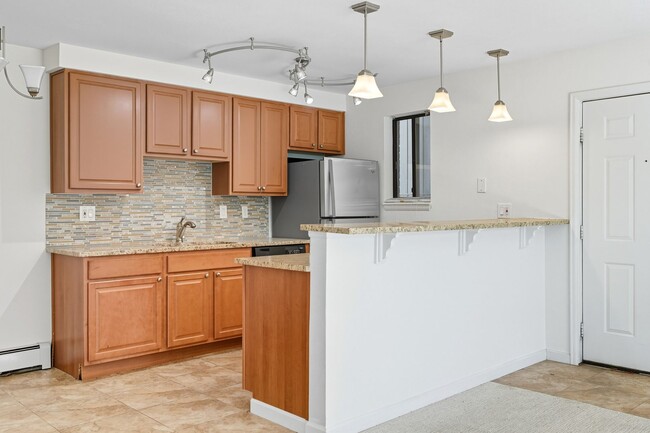 Building Photo - South Boulder 2-bedroom, 2-bath condo with...