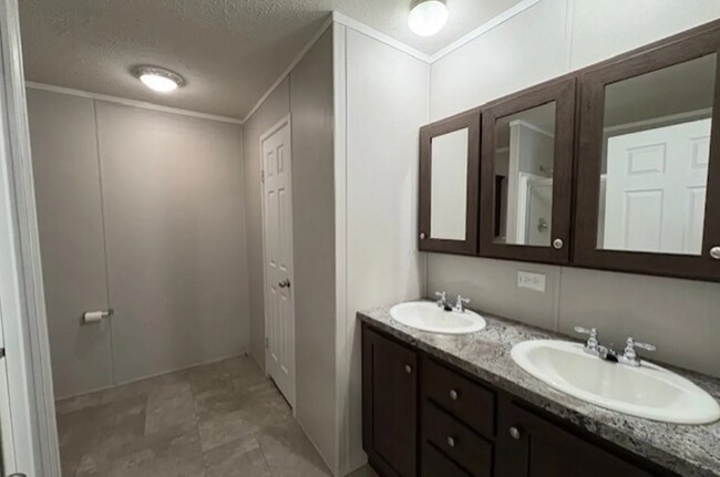 Foto del edificio - 105 Nicole Ct