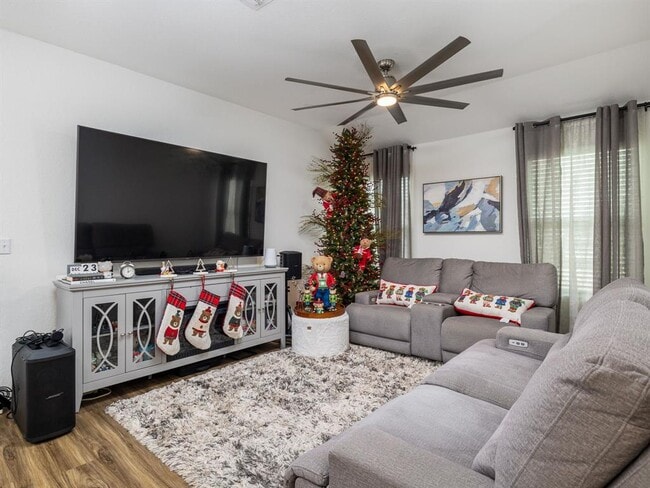 Building Photo - 210 Escondido Cir