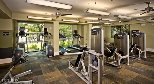 Foto del edificio - 500 W Stassney Ln