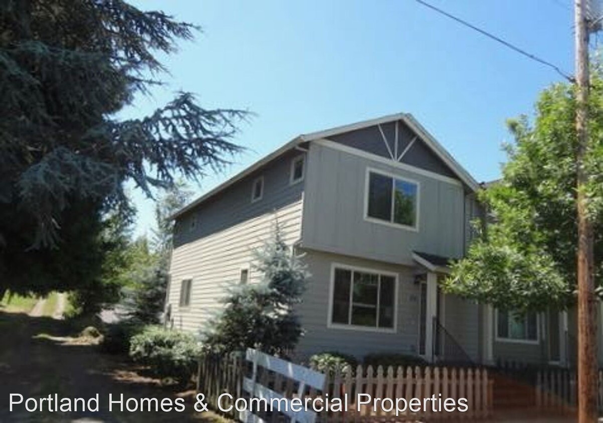 Primary Photo - 1026 W Historic Columbia River Hwy