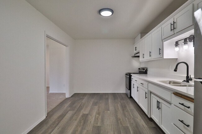 Foto del edificio - Crow's Nest Apartments