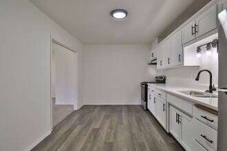 Building Photo - Crow's Nest Apartments