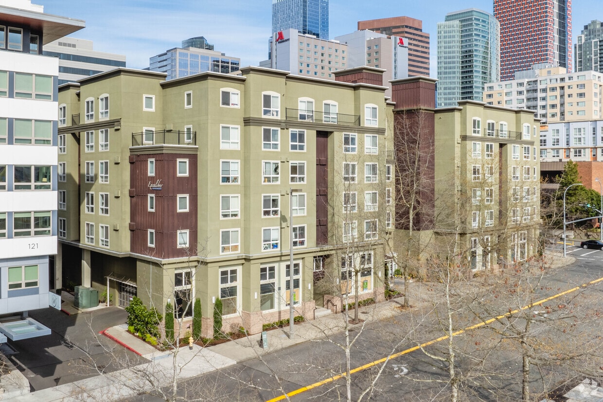 Foto principal - Excalibur Apartment Homes