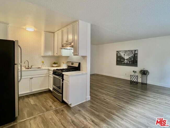 Foto del edificio - 6021 Carlton Way