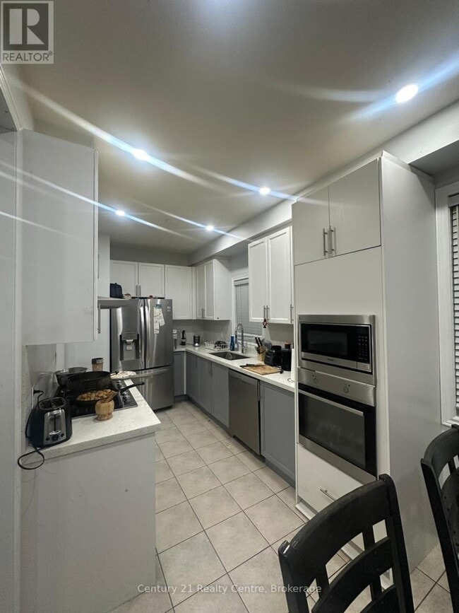 Building Photo - 3 Almond St