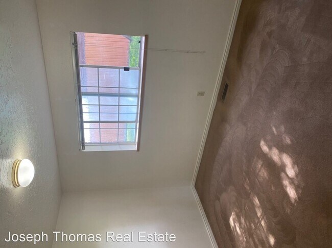 Building Photo - 825 W 800 N