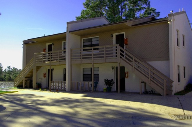 Building Photo - Lake Foy Apartments