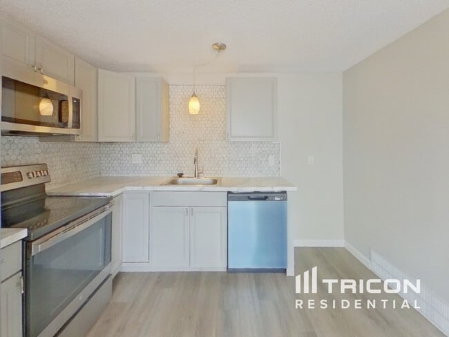 Building Photo - 6821 Mescalero Dr