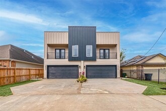 Building Photo - 7806 Comal St