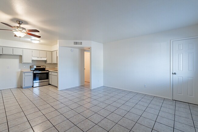 Foto del edificio - 501 E Quail Ave