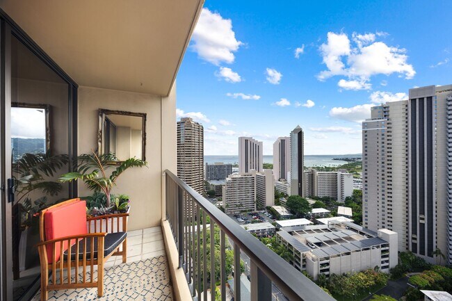 Building Photo - Luxury Waikiki Living with Panoramic Ocean & Sunset Views