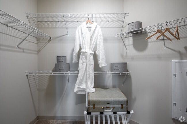 2BR, 2BA - Shenandoah - 1,209SF - Walk-In Closet - Parc At Murfreesboro