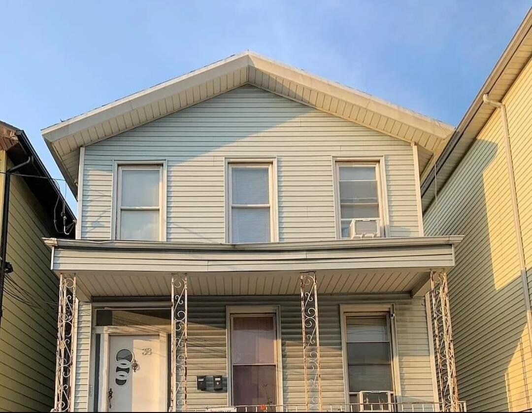 Primary Photo - 38 Jewett Ave