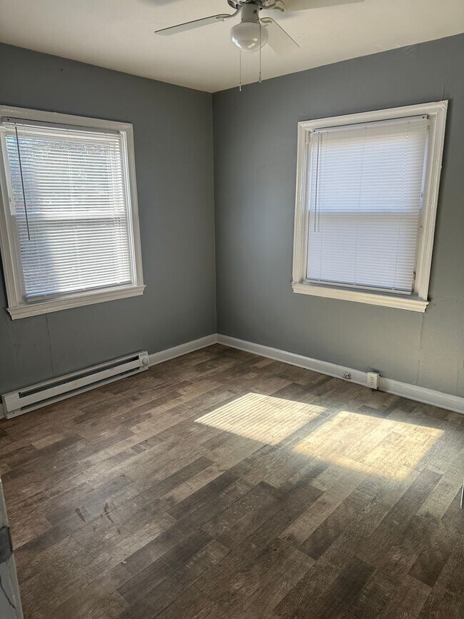 Foto del edificio - 2 bed 1 bath house in Richmond