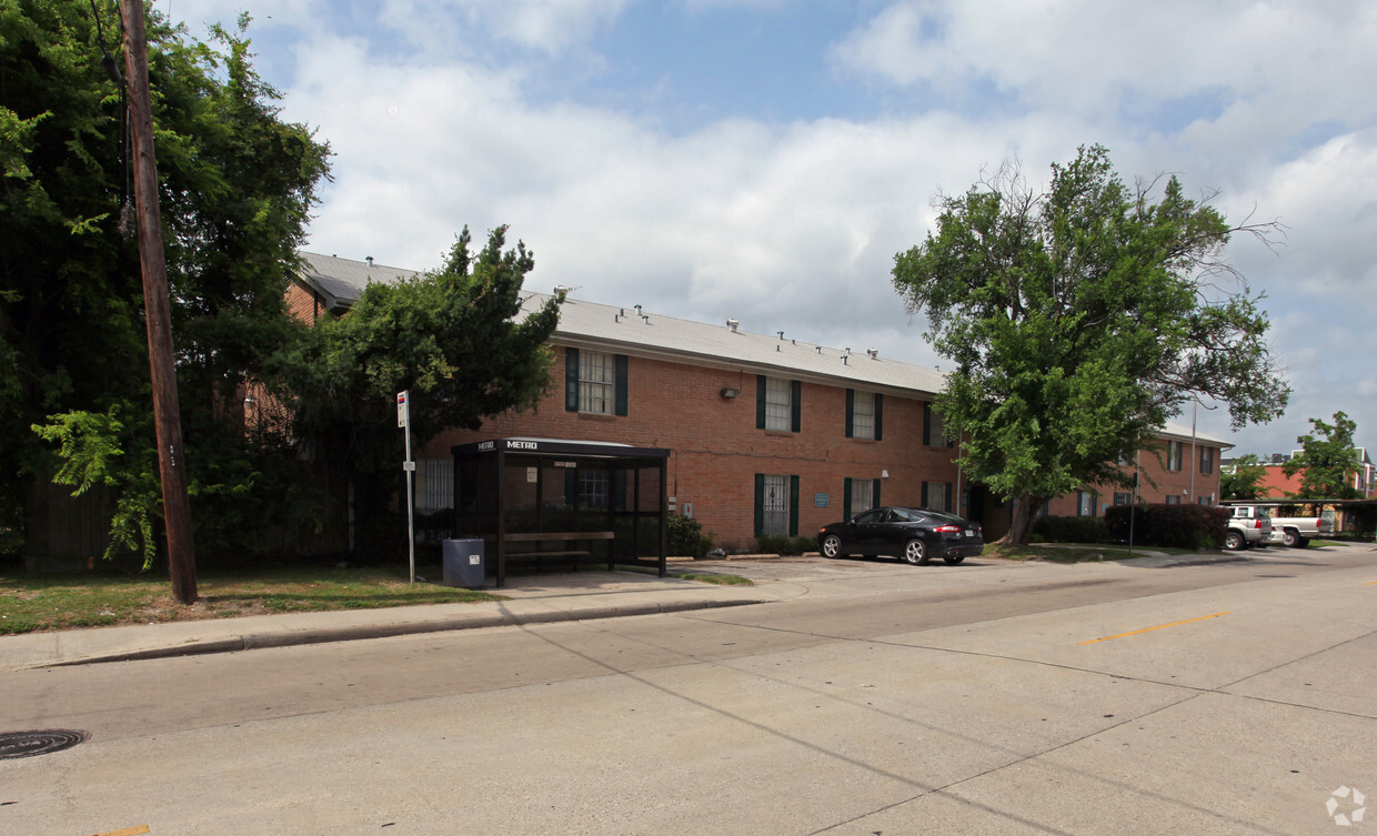 Building Photo - Northline Colonial Apartments