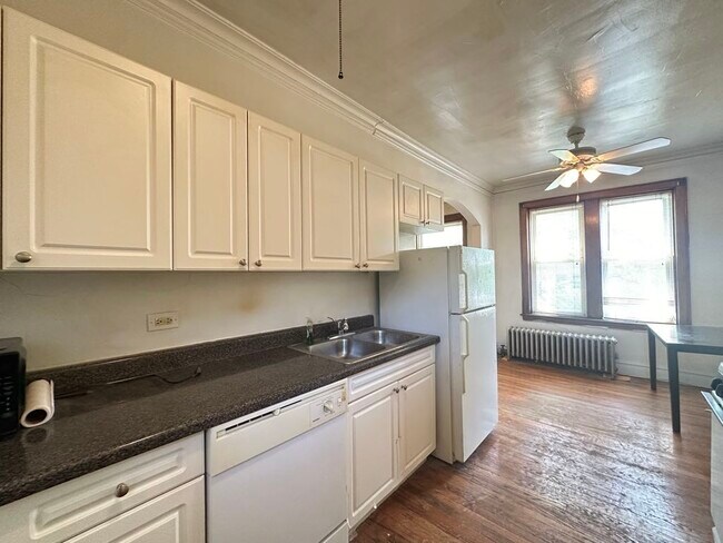Foto del edificio - 4830 W Addison St