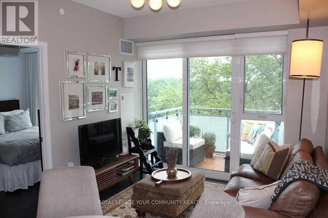 Photo du bâtiment - 1830 Bloor St W