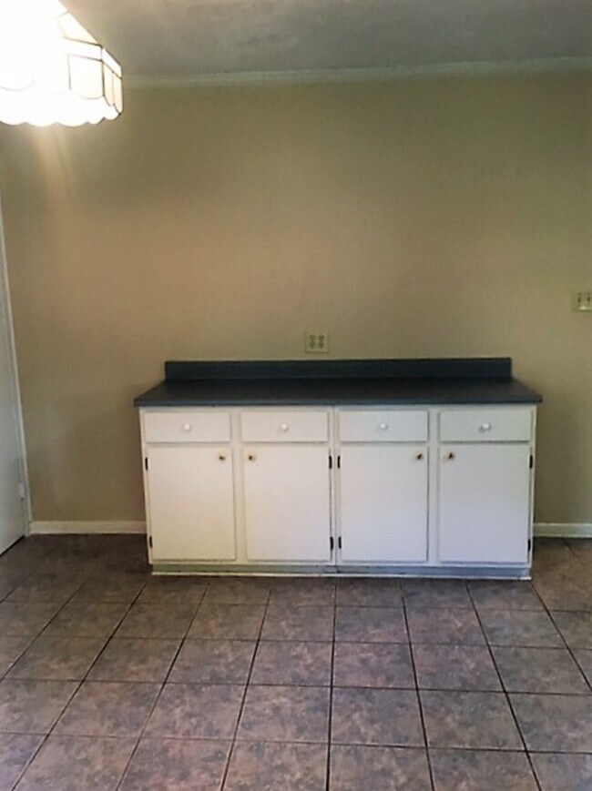 Building Photo - 207 Radburn