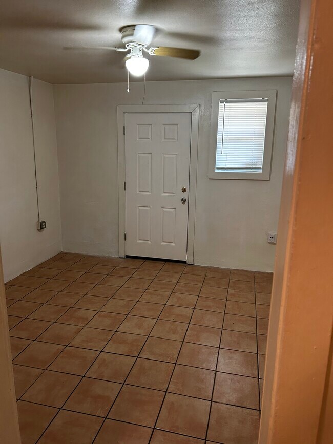 Building Photo - 1027 Pailet Ave